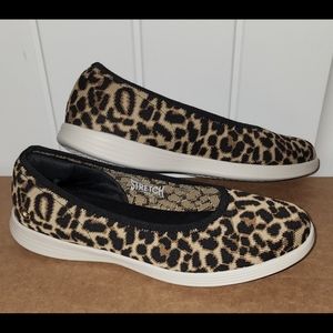Skechers Dreamy on the go stretch ballet flat sneaker leopard 6.5 NEW goga mat